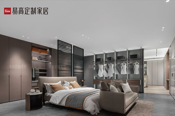 跨行能加盟全屋定制家具嗎?之前沒經(jīng)驗?zāi)茏鰡幔? /></div>
<div> 其次是相關(guān)內(nèi)容的培訓(xùn),新手加盟商沒有專業(yè)的設(shè)計、銷售知識,團隊人員組建時間不長,如何配合也是個問題,針對這一問題,全屋定制加盟品牌一般會提供全方位的培訓(xùn),比如設(shè)計、安裝、銷售、管理等各個方面,幫助加盟商順利度過新手期。<img src=
